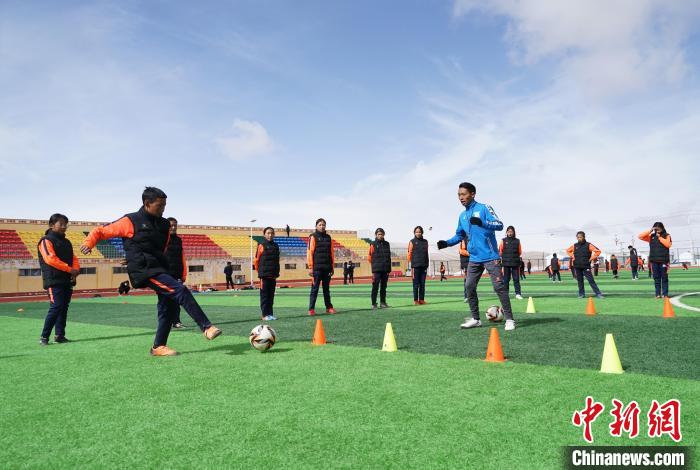 圖為孩子們正在進行訓練?！●R銘言 攝