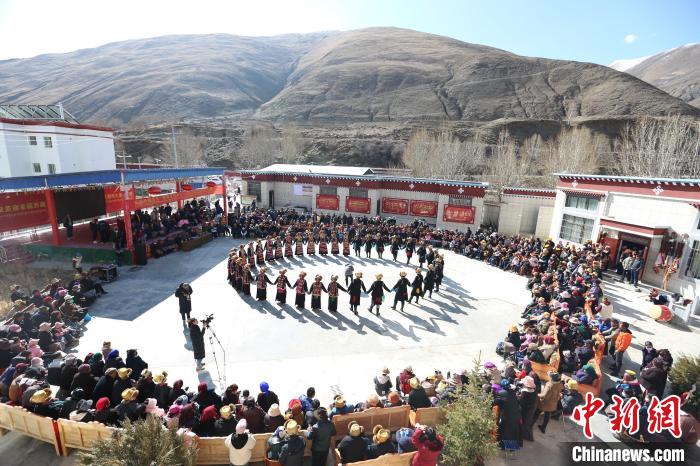 圖為匯報(bào)演出現(xiàn)場(chǎng)?！愔闈扇?攝