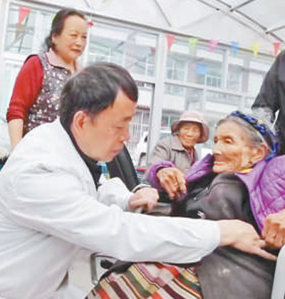 傾情助人，守護(hù)鄉(xiāng)親健康
