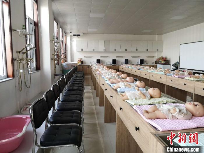 由人社部重點(diǎn)幫扶打造的“天鎮(zhèn)保姆”，已成為全國(guó)知名的勞務(wù)輸出品牌?！》尔惙?攝