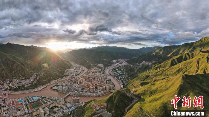 西藏昌都市3.84萬戶、19.46萬貧困人口全部脫貧