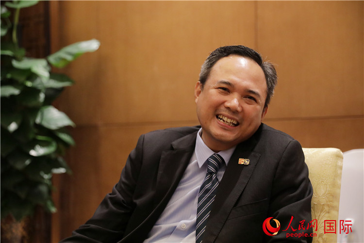 馬來西亞駐南寧總領(lǐng)事館總領(lǐng)事阿哈默·法蒂爾·伊斯邁爾在2024中國-東盟教育交流周期間接受人民網(wǎng)專訪。人民網(wǎng) 王婧攝