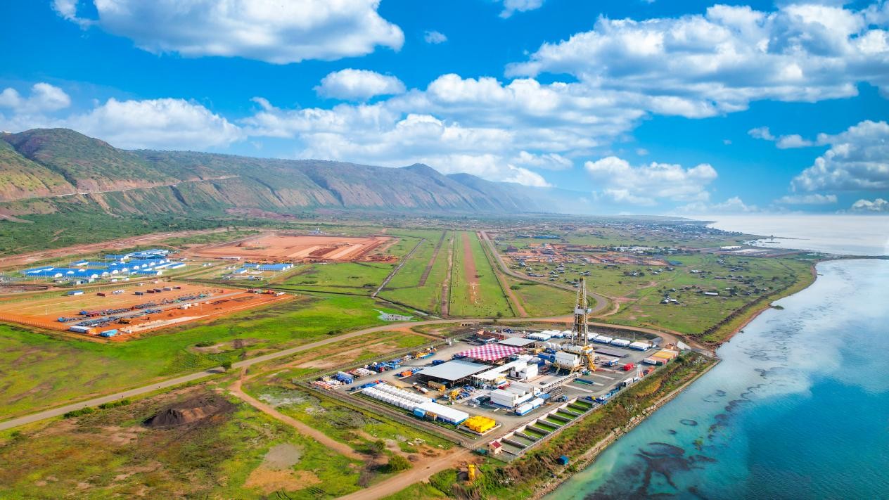 翠鳥油田開發(fā)項(xiàng)目現(xiàn)場(chǎng)航拍圖。田雨攝