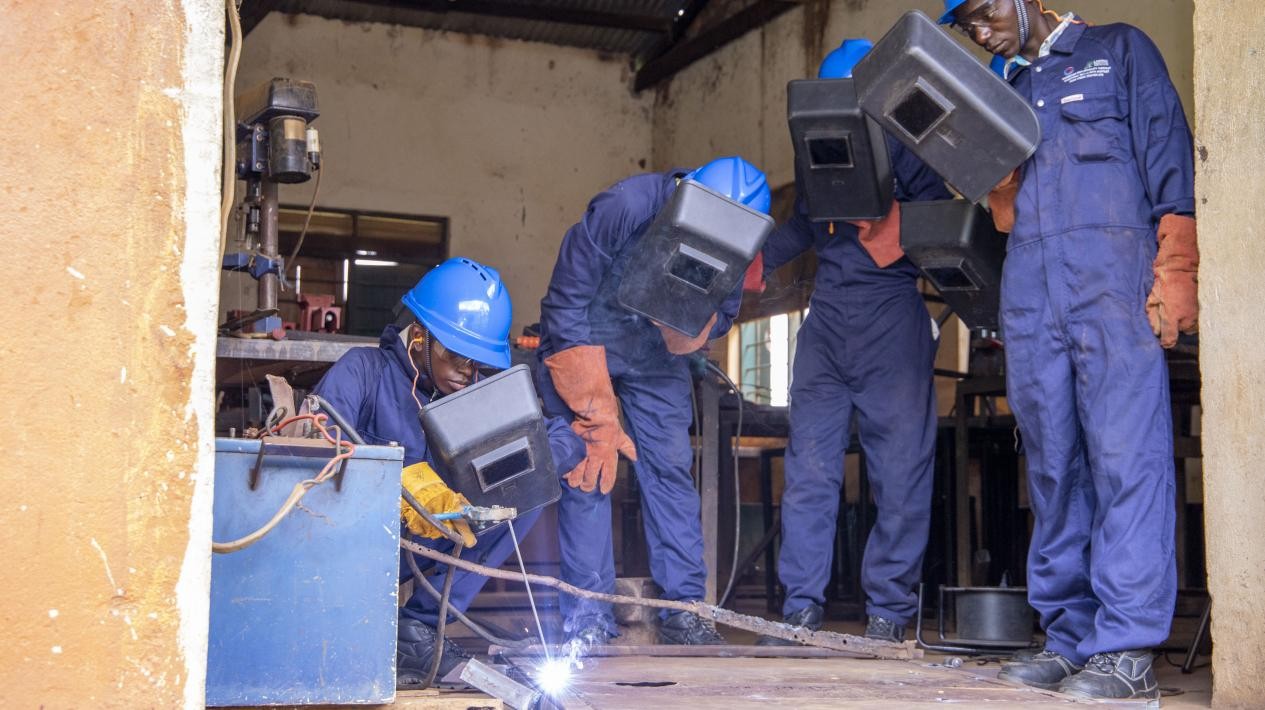 納迦與其他青年在接受技能培訓(xùn)。田雨攝