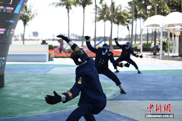 3月24日，海南博鰲，機(jī)器人進(jìn)行舞蹈表演。博鰲亞洲論壇2026年年會于3月24日至27日在海南博鰲舉行。<a target='_blank' href='/'><p  align=
