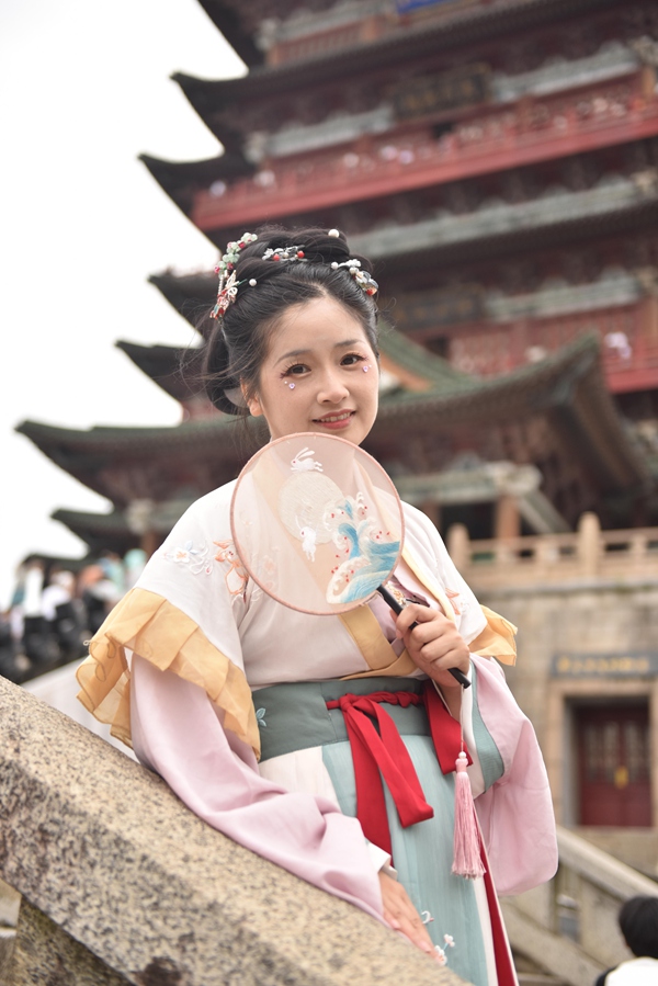 南昌滕王閣“古風(fēng)游”。受訪者供圖