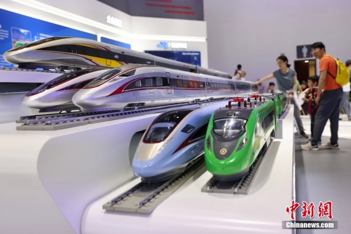 7月13日，第二十六屆北京科博會(huì)在北京國(guó)家會(huì)議中心開(kāi)幕。圖為復(fù)興號(hào)系列動(dòng)車組模型。<a target='_blank' href='/'><p  align=