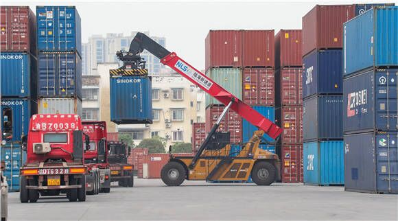 02 西部陸海新通重慶無(wú)水港。華龍網(wǎng) 通訊員郭晉 攝