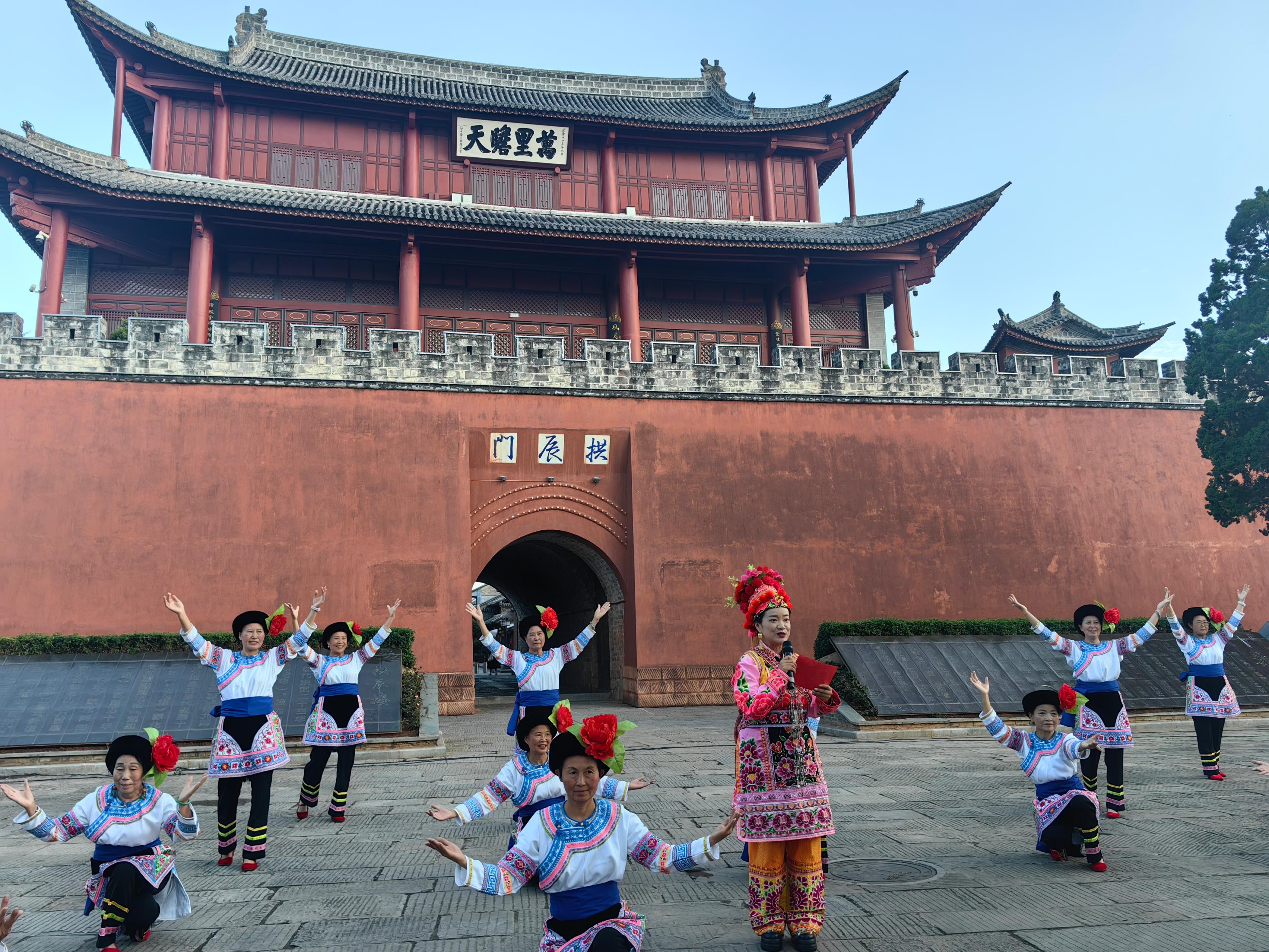 云南大理巍山舉辦普法宣傳活動(dòng)。人民網(wǎng)記者 孝金波攝