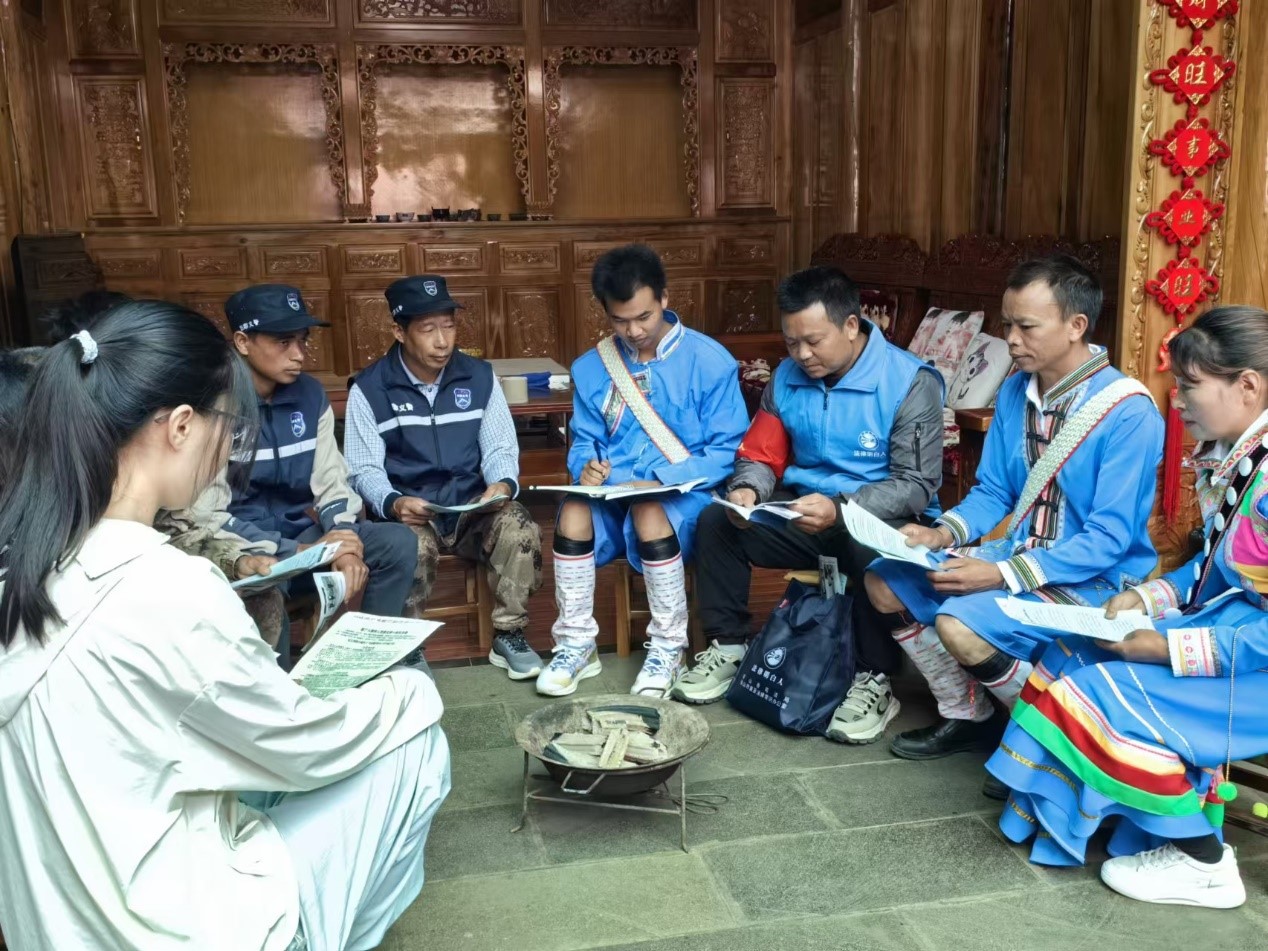 騰沖市猴橋鎮(zhèn)猴橋村國門新村舉辦火塘?xí)?。人民網(wǎng)記者 孝金波攝