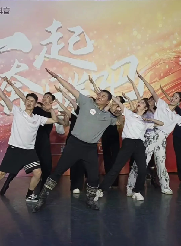 講好中華民族共同體故事，讓網(wǎng)絡(luò)“連心”更“聚心”