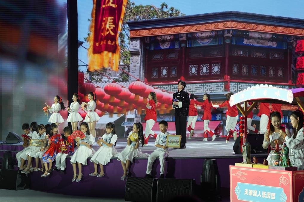 《津門謠》節(jié)目現(xiàn)場。人民網(wǎng)記者 于凱攝