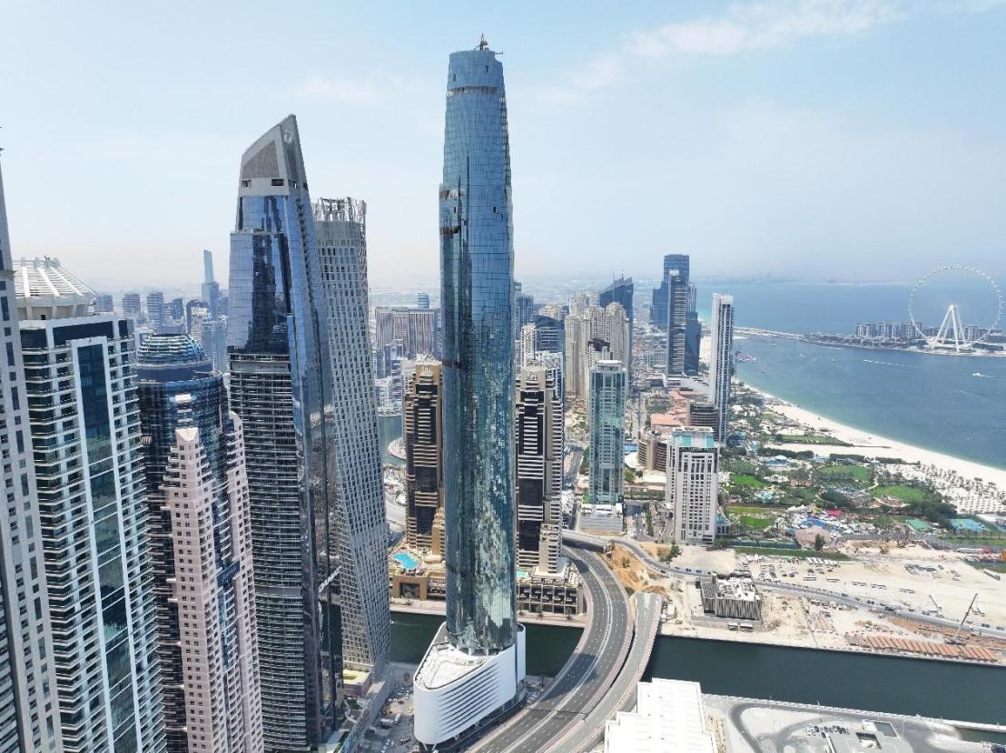 圖中最高建筑即為迪拜藍(lán)天酒店。中鐵十八局供圖