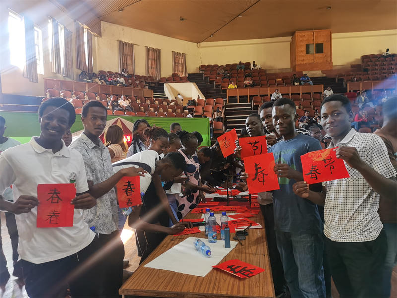 卡巴拉克大學(xué)春節(jié)體驗(yàn)活動(dòng)。埃格頓大學(xué)孔子學(xué)院供圖