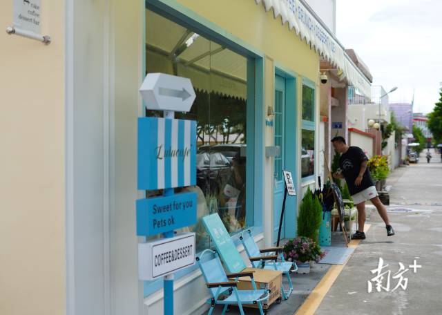 崖口村的網(wǎng)紅咖啡店。