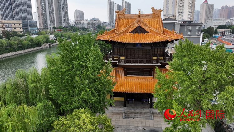 黃樓外觀。人民網(wǎng)記者 余樂攝