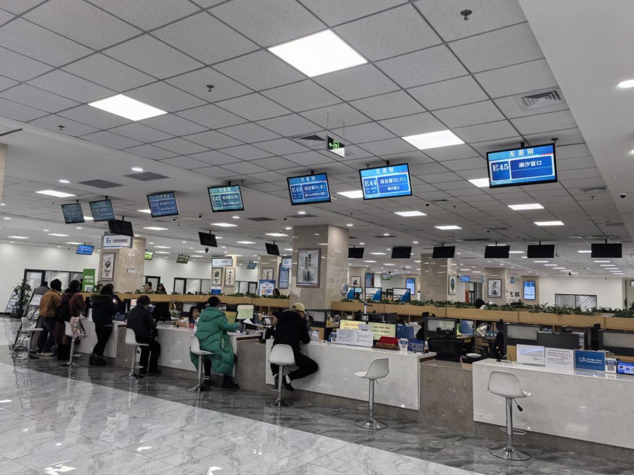 沈陽(yáng)市蘇家屯區(qū)創(chuàng)新推出全程網(wǎng)辦、網(wǎng)上申辦+材料郵寄等多元辦理模式，打破傳統(tǒng)政務(wù)服務(wù)的時(shí)空限制。蘇家屯區(qū)委宣傳部供圖