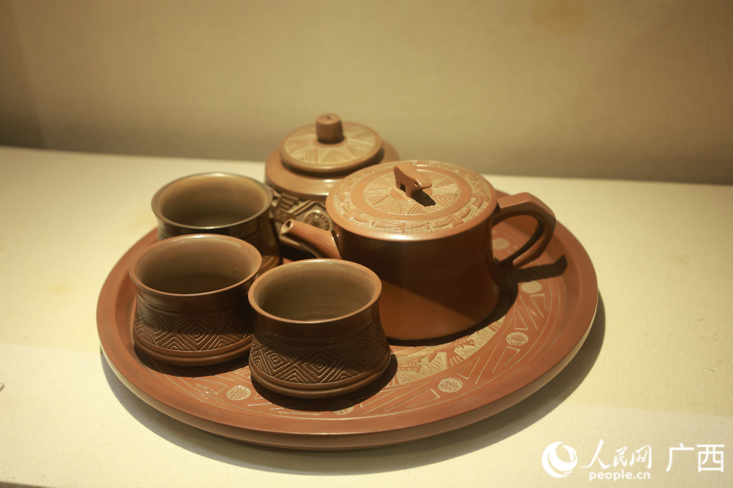 坭興陶作品展示。人民網(wǎng) 韋歡攝