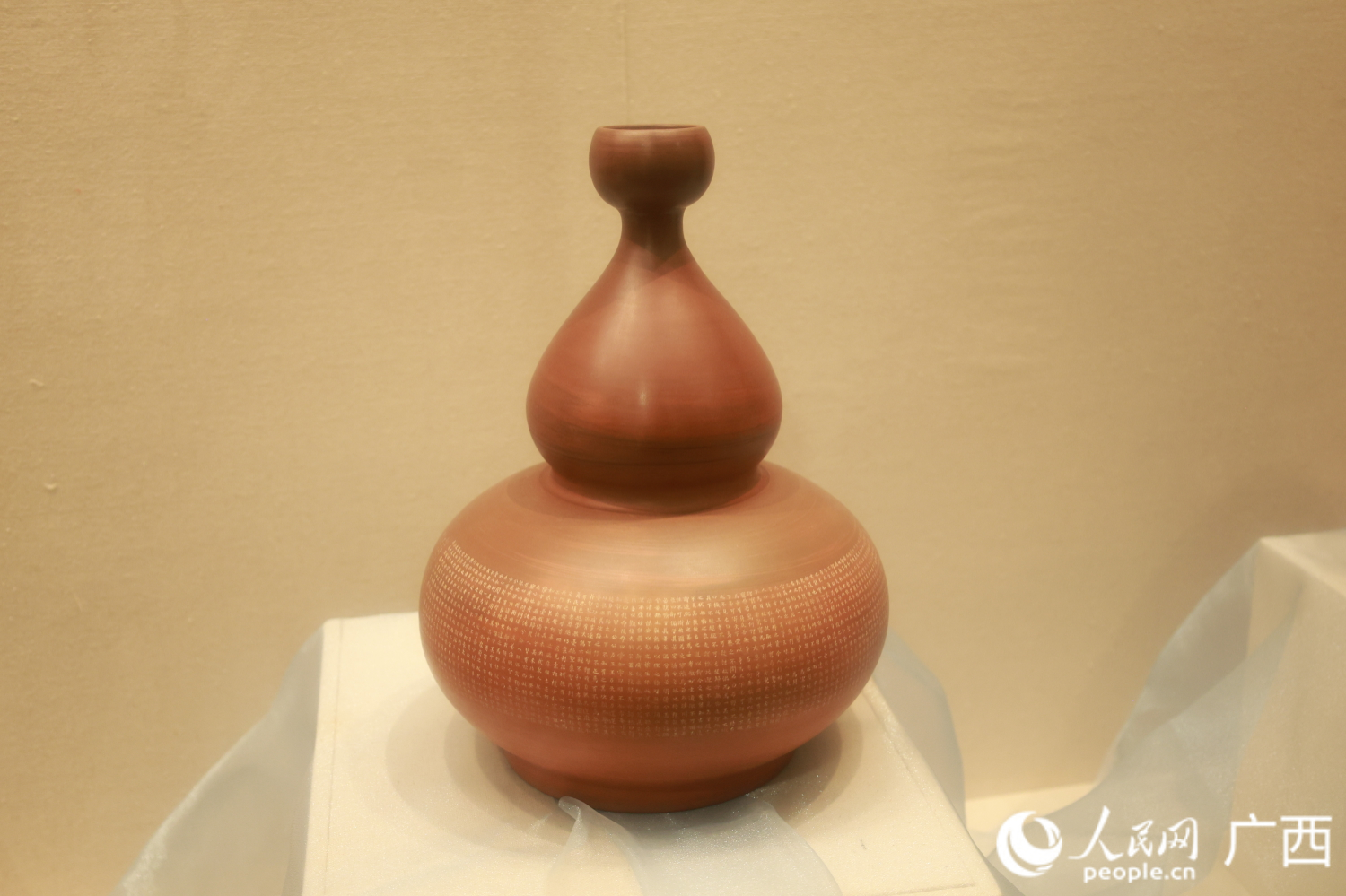 坭興陶作品“一輩子福祿”。人民網(wǎng) 韋歡攝