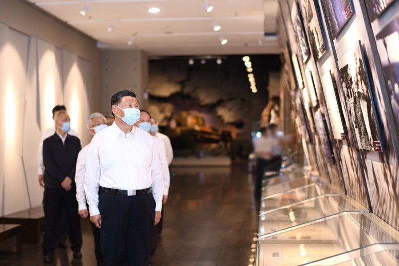 2022年8月16日至17日，中共中央總書記、國家主席、中央軍委主席習近平在遼寧考察。這是16日下午，習近平在錦州市考察遼沈戰(zhàn)役紀念館。 新華社記者 燕雁 攝