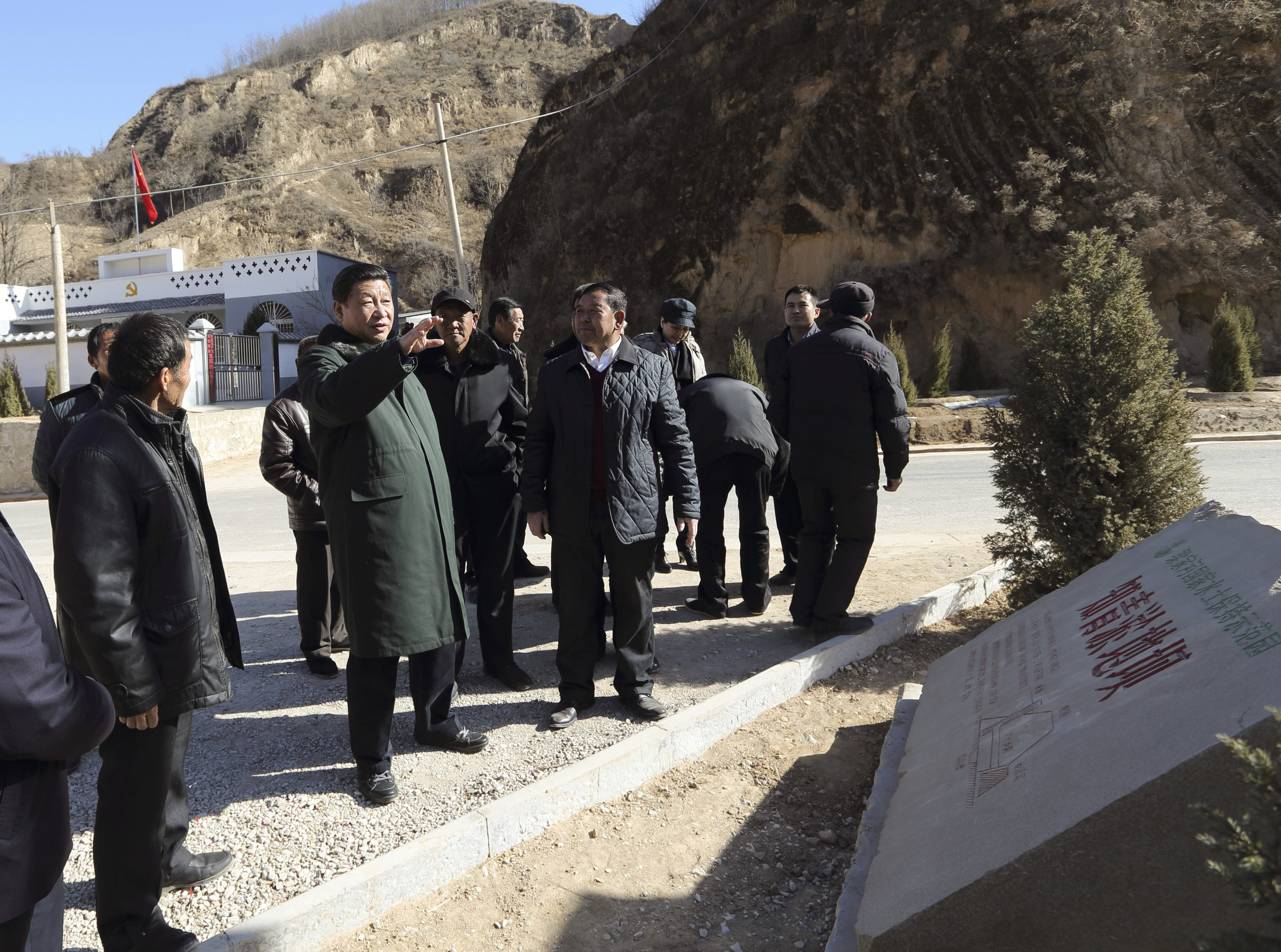 2015年春節(jié)前夕，習近平來到陜西考察調(diào)研，第一站便來到延安市延川縣梁家河村。新華社 發(fā)