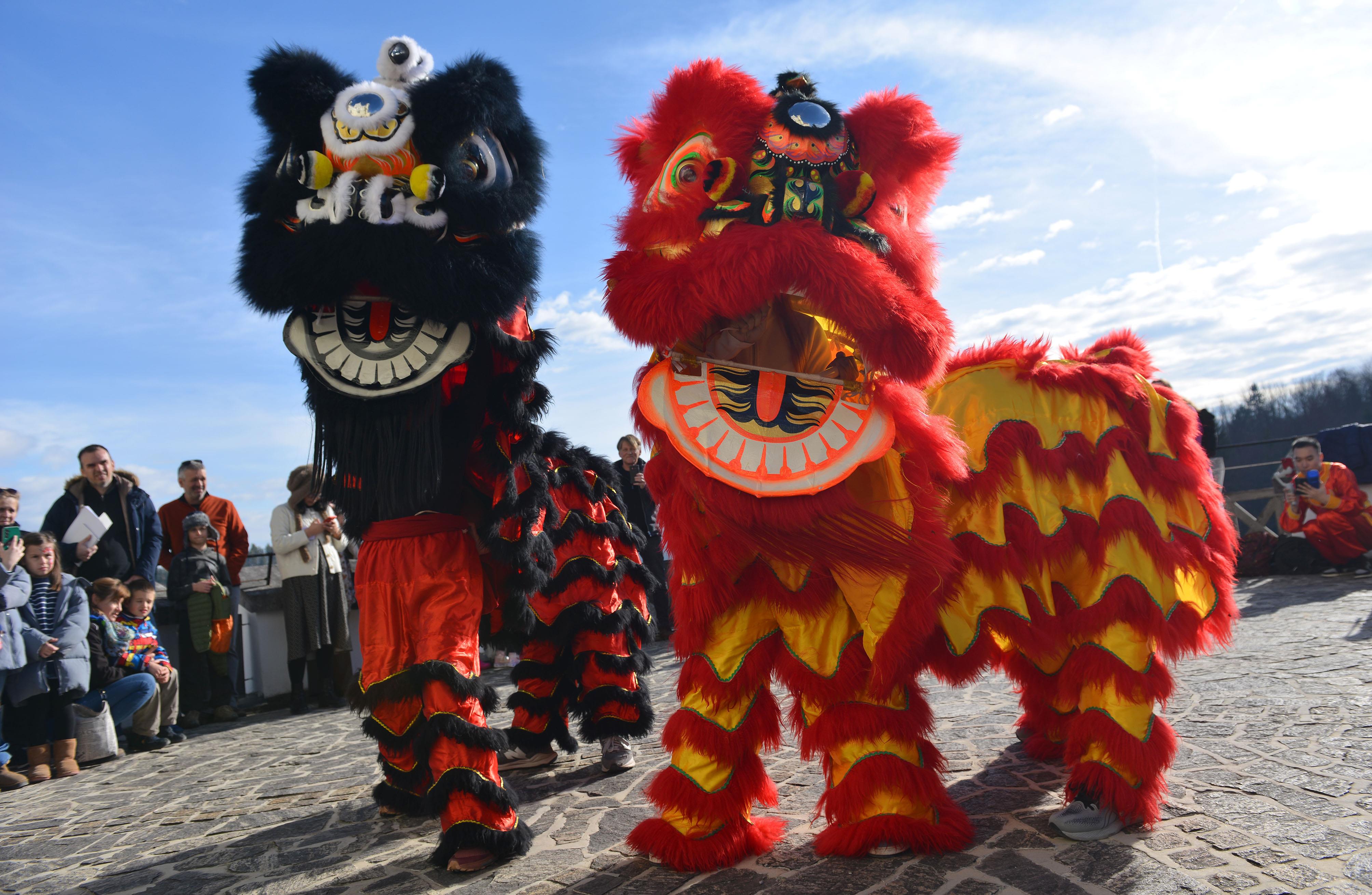 △當(dāng)?shù)貢r(shí)間2024年2月4日，克羅地亞克拉皮納，薩格勒布大學(xué)孔子學(xué)院舉辦一系列活動(dòng)，迎接中國(guó)農(nóng)歷龍年春節(jié)。