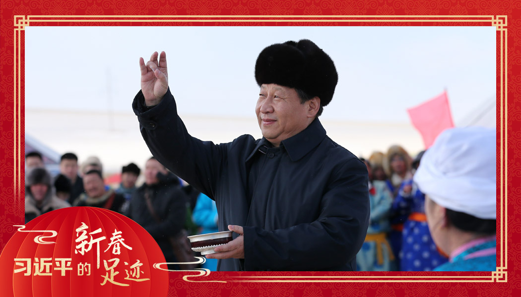 2014年1月27日，習近平總書記在內蒙古錫林浩特市寶力根蘇木（鄉(xiāng)）參加冬季那達慕“五畜祈?！眱x式。