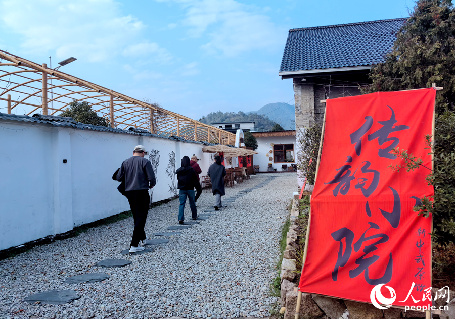 舊茶廠改造后的“傳韻小院”新中式茶館。人民網(wǎng)記者 林曉麗攝