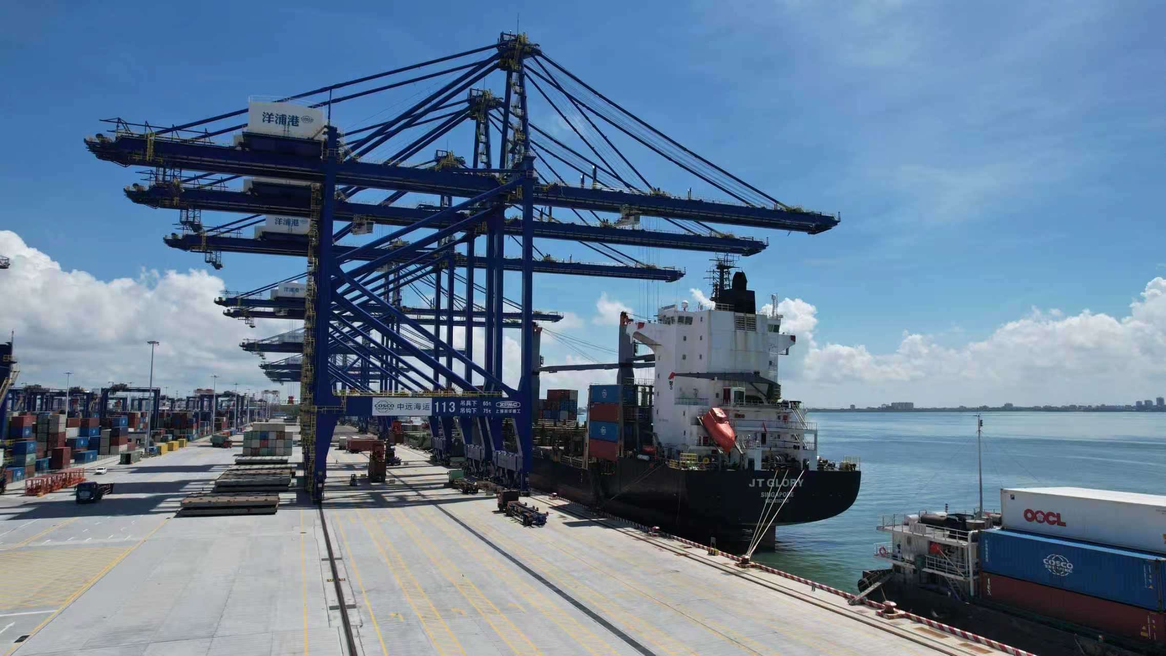 海南洋浦國際集裝箱碼頭。人民網(wǎng)記者 孟凡盛攝