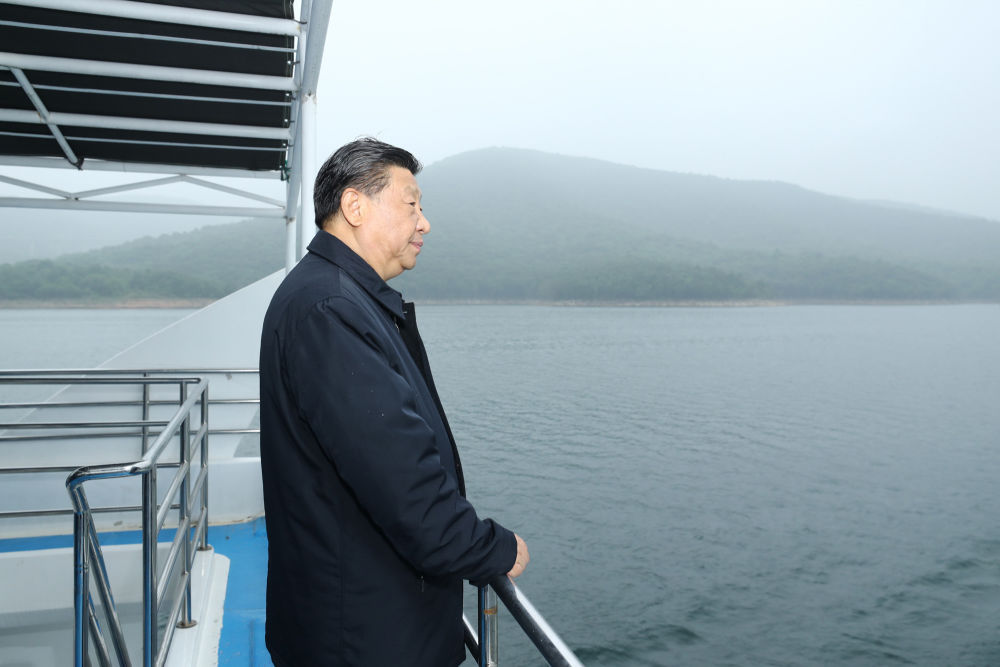 2021年5月13日下午，習(xí)近平總書記在河南南陽乘船考察丹江口水庫。