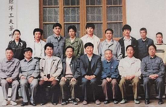 1990年5月，剛調(diào)任福州市委書記的習(xí)近平到寧德交接工作時(shí)，調(diào)研福安市社口鄉(xiāng)坦洋工夫茶葉公司。