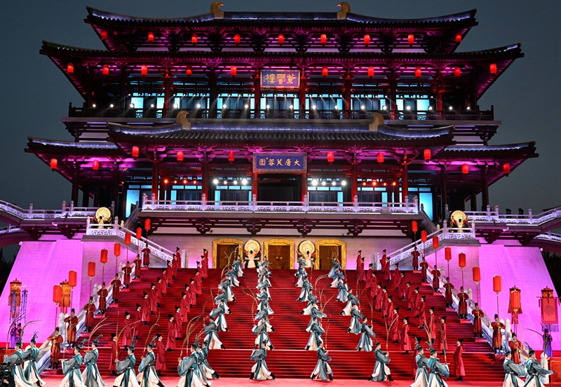 這是2023年5月18日在陜西省西安市大唐芙蓉園拍攝的中國—中亞峰會歡迎儀式。