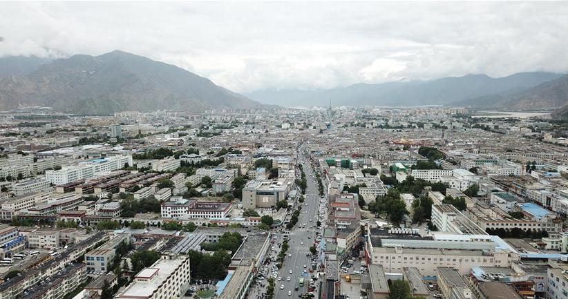 8月10日無(wú)人機(jī)拍攝的拉薩城市一景。新華社記者 王益亮 攝.jpg