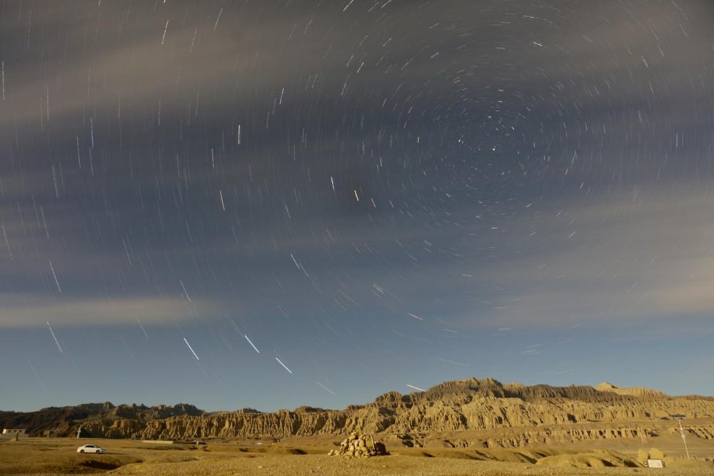 札達土林上空的星空。旦真次旦攝