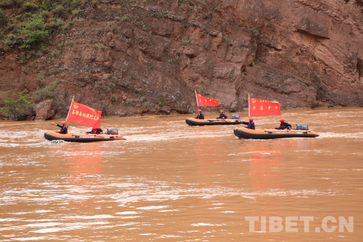 12 阿旺旦培攝 中隊(duì)開展新科目水域救援訓(xùn)練.jpg 12 阿旺旦培攝 中隊(duì)開展新科目水域救援訓(xùn)練.jpg