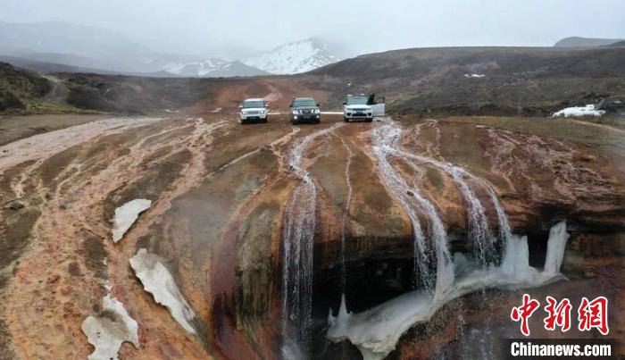 四川康定：越野車多次開(kāi)進(jìn)鈣化灘相關(guān)部門(mén)介入調(diào)查