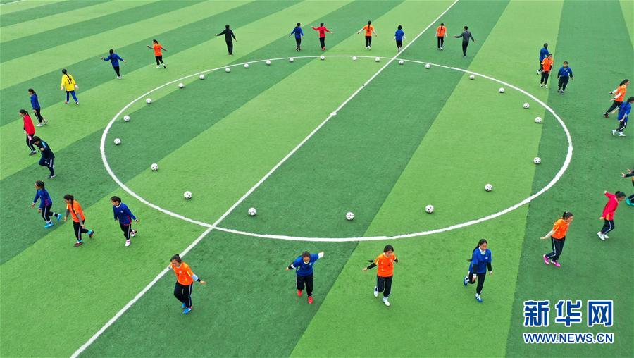 （體育·專題）（19）足球——踢球吧！草原女孩