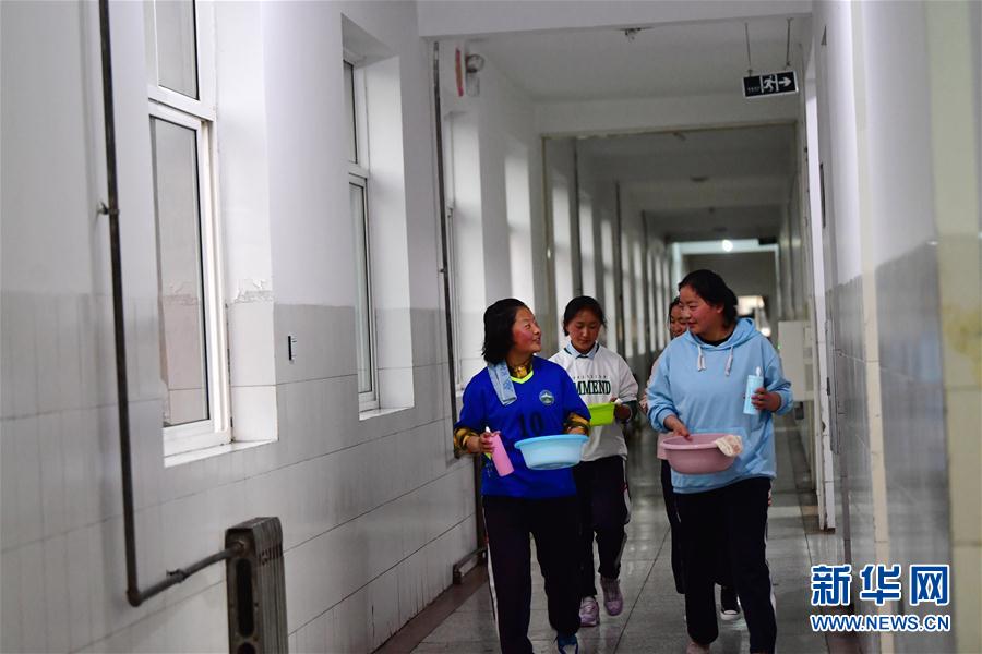 （體育·專題）（23）足球——踢球吧！草原女孩