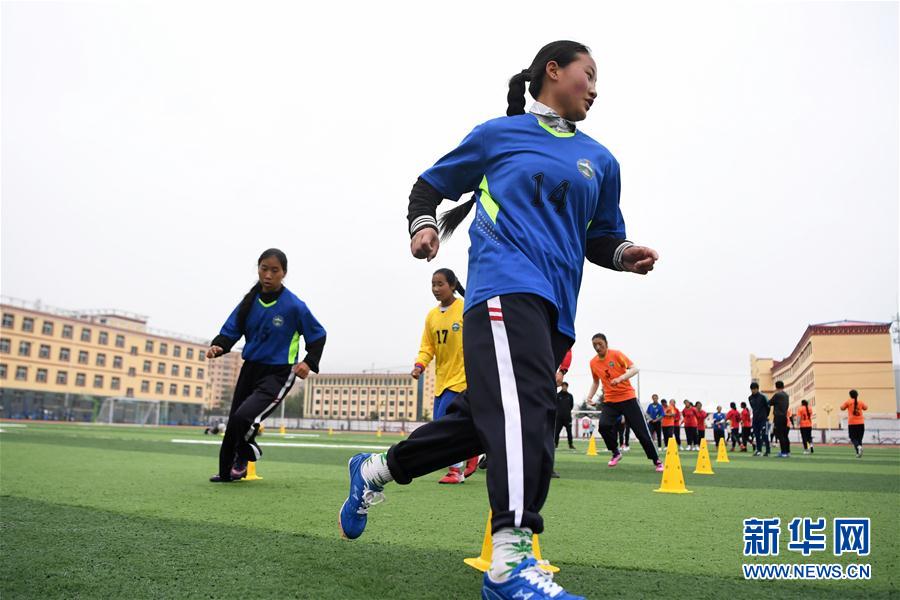 （體育·專題）（13）足球——踢球吧！草原女孩