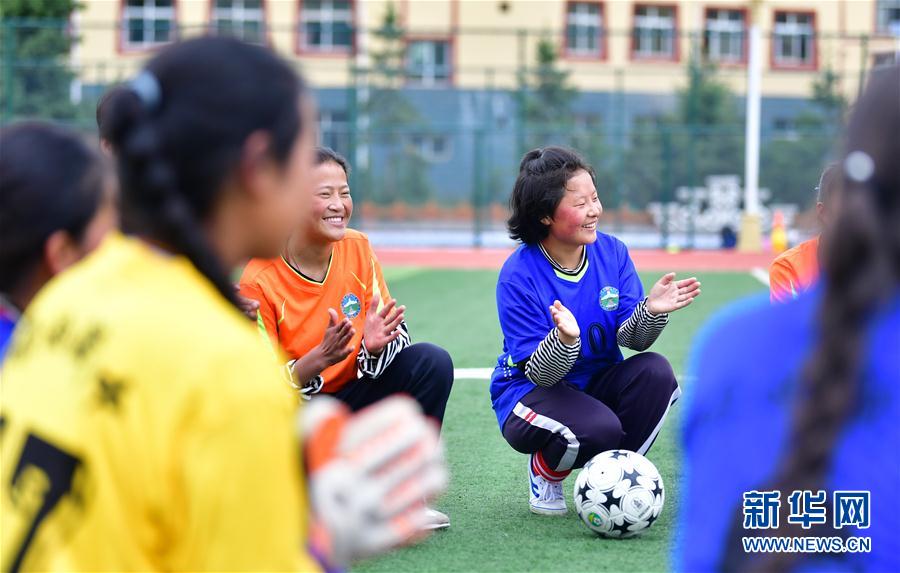 （體育·專題）（15）足球——踢球吧！草原女孩