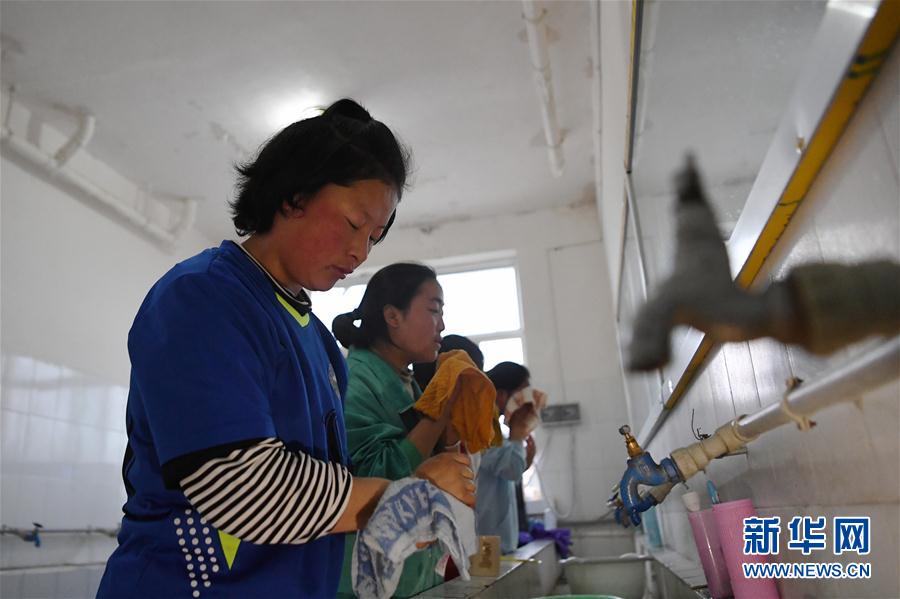 （體育·專題）（25）足球——踢球吧！草原女孩