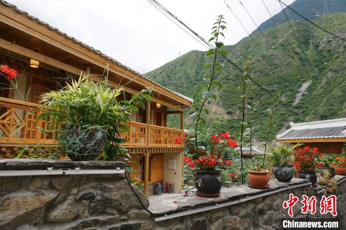 若吉村民宿?！∽g 攝