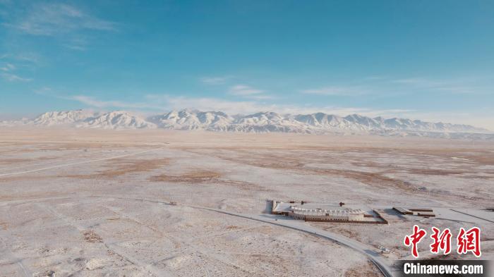 圖為冬季茶卡天空壹號景區(qū)?！±罱瓕?攝
