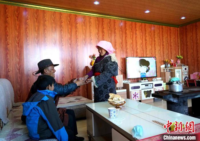 圖為易地搬遷后的哇保家。　才項(xiàng)什姐 攝