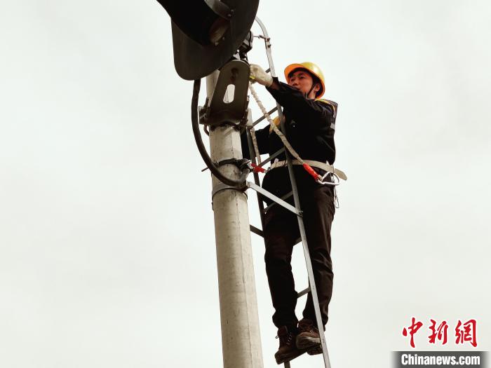 青?！胺蚱迿n”攜手守護“天路”平安