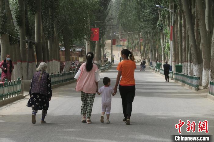 圖為進藏先遣英雄連誓師地原址所在的新疆維吾爾自治區(qū)和田地區(qū)于田縣普魯村現(xiàn)貌?！畛坛?攝