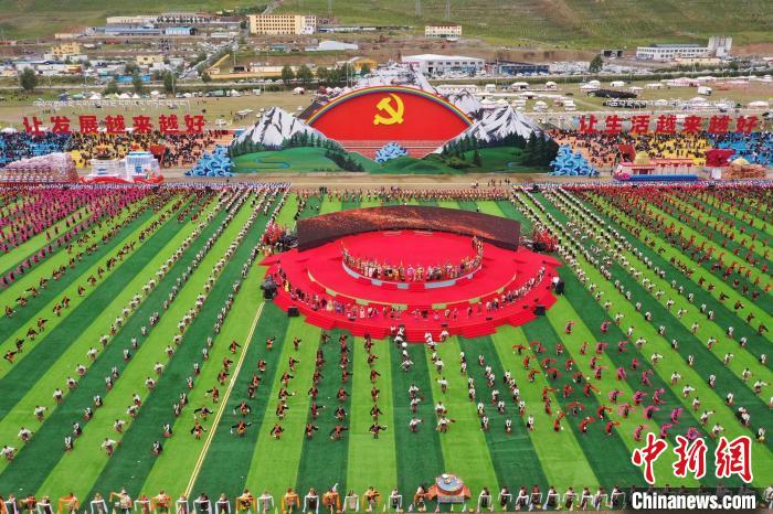 圖為玉樹藏族自治州成立70周年慶祝大會(huì)現(xiàn)場(chǎng)?！●R銘言 攝