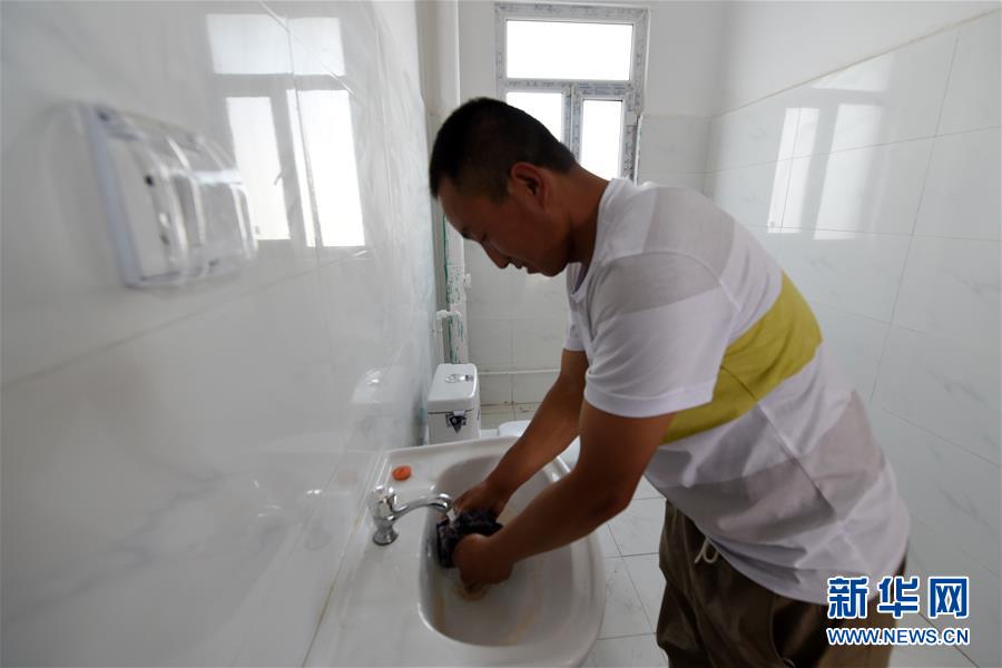 （新華全媒+）（23）千里“挪窩”，踏實開啟新生活