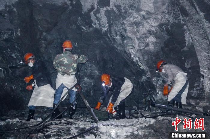 隧道開挖作業(yè)施工現(xiàn)場?！】蛋蛡髅焦﹫D