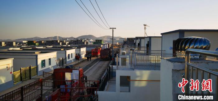 圖為蘭州新區(qū)移民安置區(qū)。　魏建軍 攝